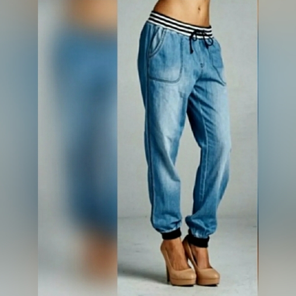 THE COMFORT JOGGERS IN DENIM▪︎Light Wash▪︎Restocked - Picture 6 of 12